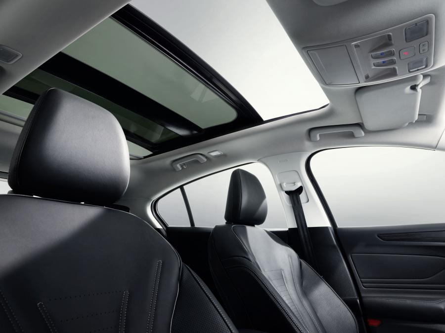 Интерьер Ford Focus Vignale 2018 года  (WW) (фото 28 из 37)